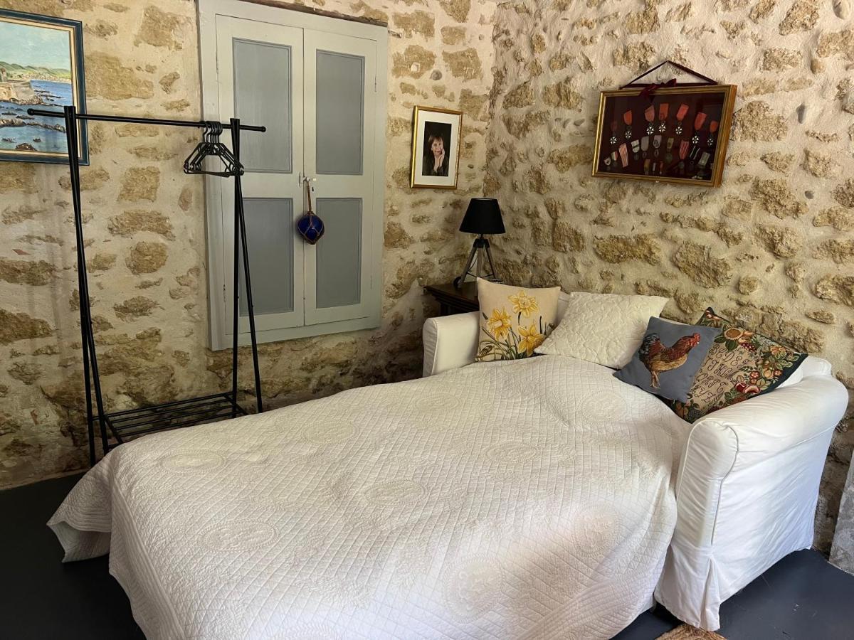 Appartement Appt 2 pieces dans Mas provençal à Roquemaure  Extérieur photo